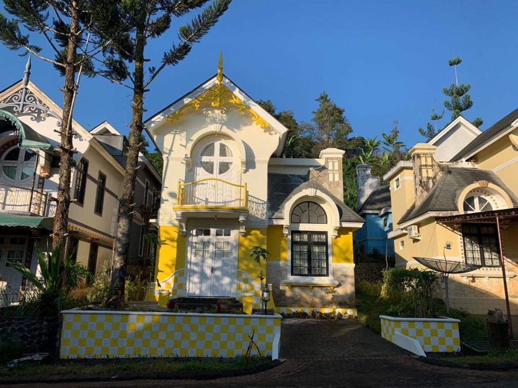 Villa Wubao Kota Bunga 3 Kamar Harga Budget Cinengangirang エクステリア 写真