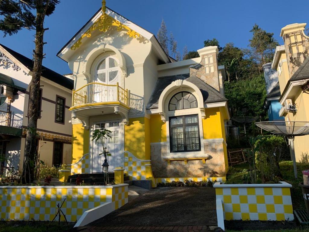 Villa Wubao Kota Bunga 3 Kamar Harga Budget Cinengangirang エクステリア 写真